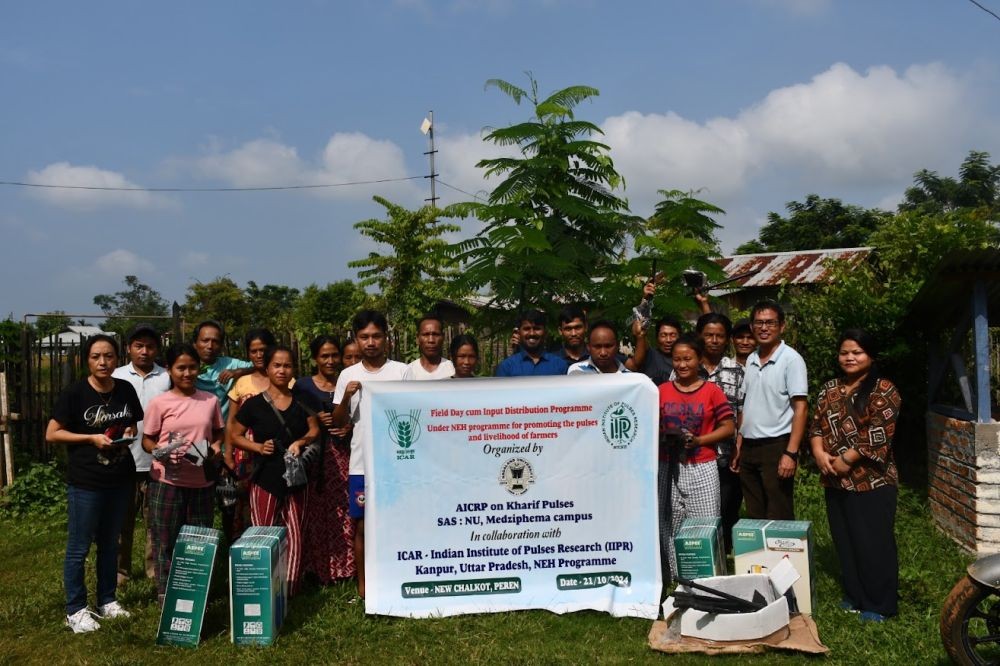 Dignitaries and others during a field day cum input distribution programme under “Promoting pulses and livelihood of Farmers on October 21